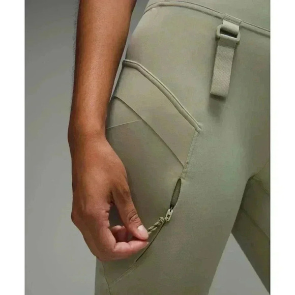 Lululemon Women's Cargo SHR Hiking Shorts 8" 2 Laurel Green LRLG Carabiner Loop - Picture 5 of 11